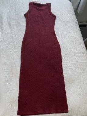 Sleeveless Ribbed Midi Dress in Burgundy